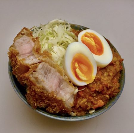 キーマカレーちょいのせカツ丼